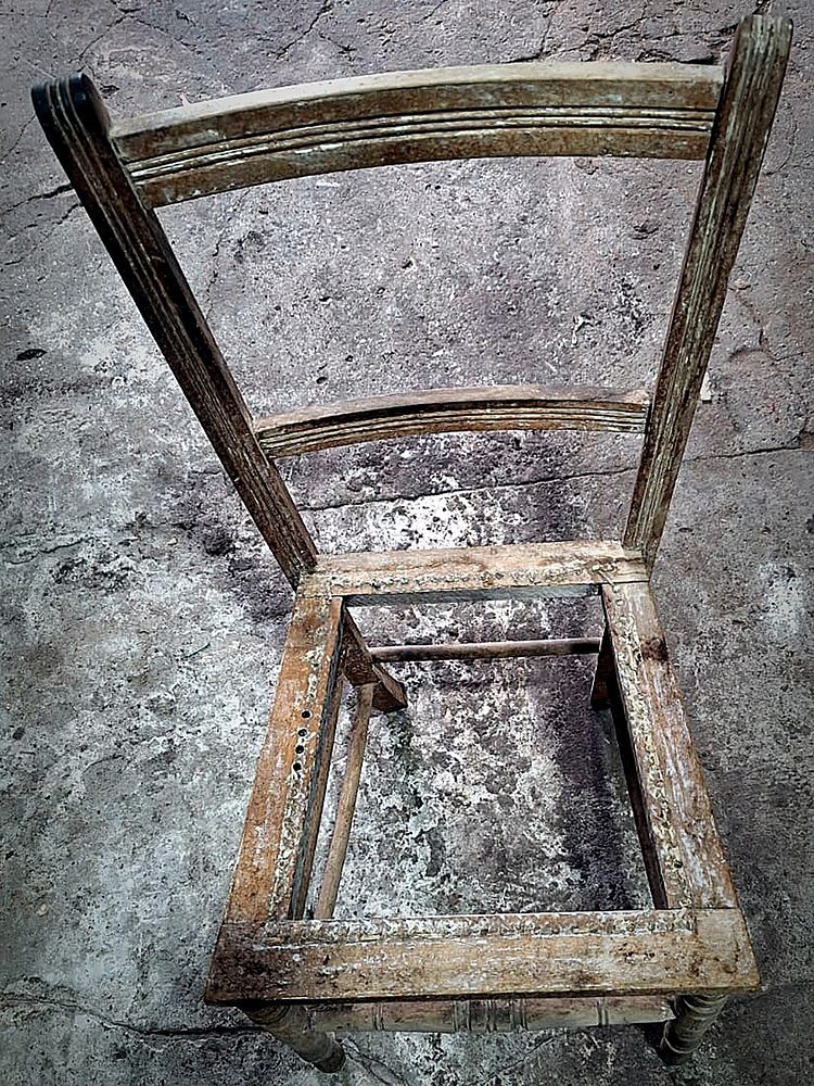 Silla antigua antes de restaurar