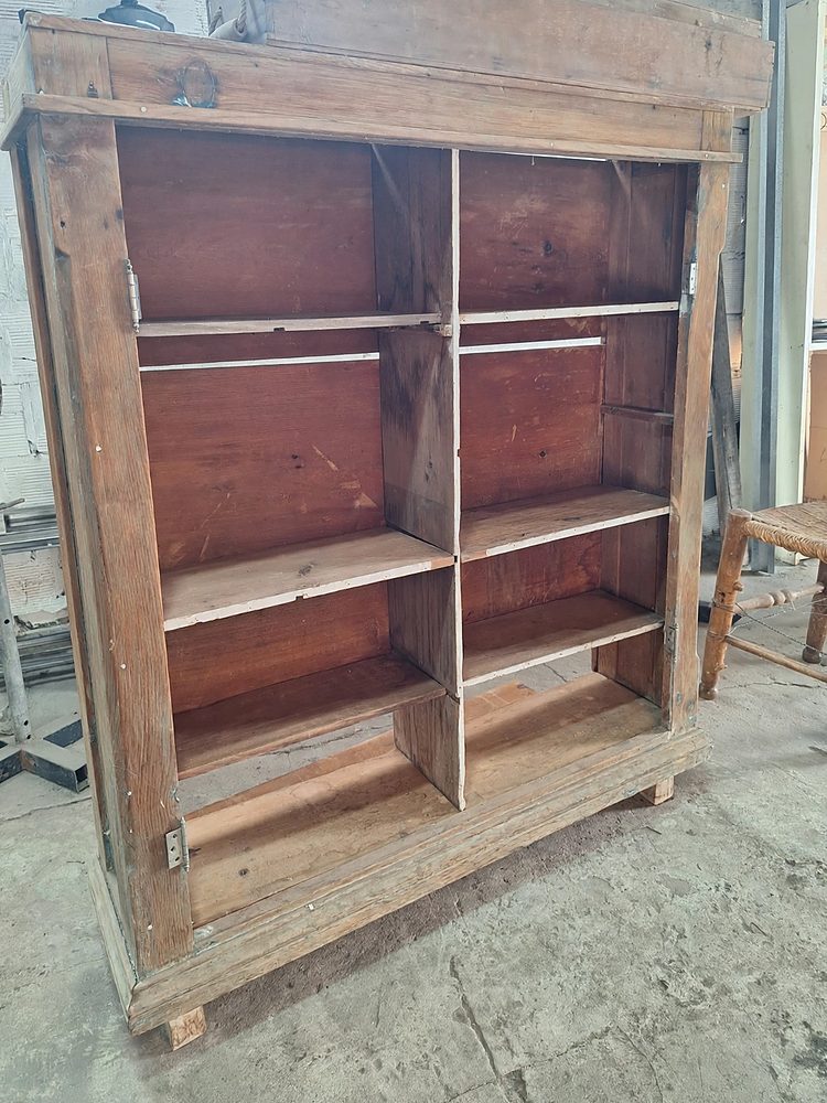 Mueble inglés antiguo antes de restaurar